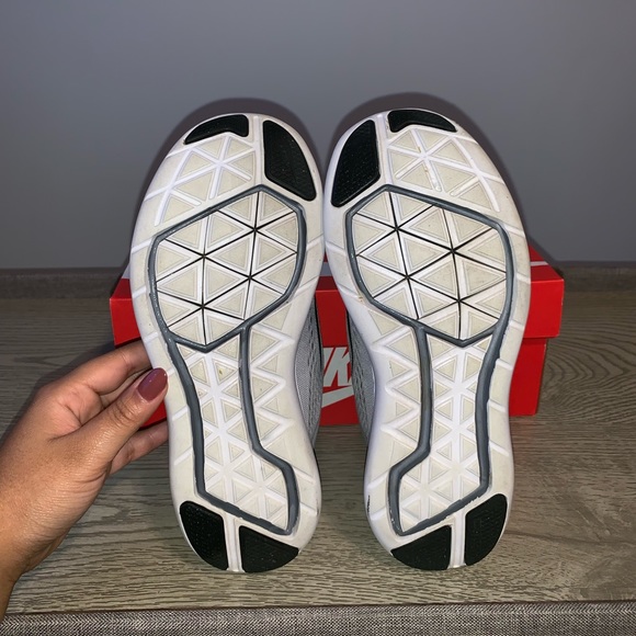 Grey & Black Nike Free Run - Picture 5 of 6